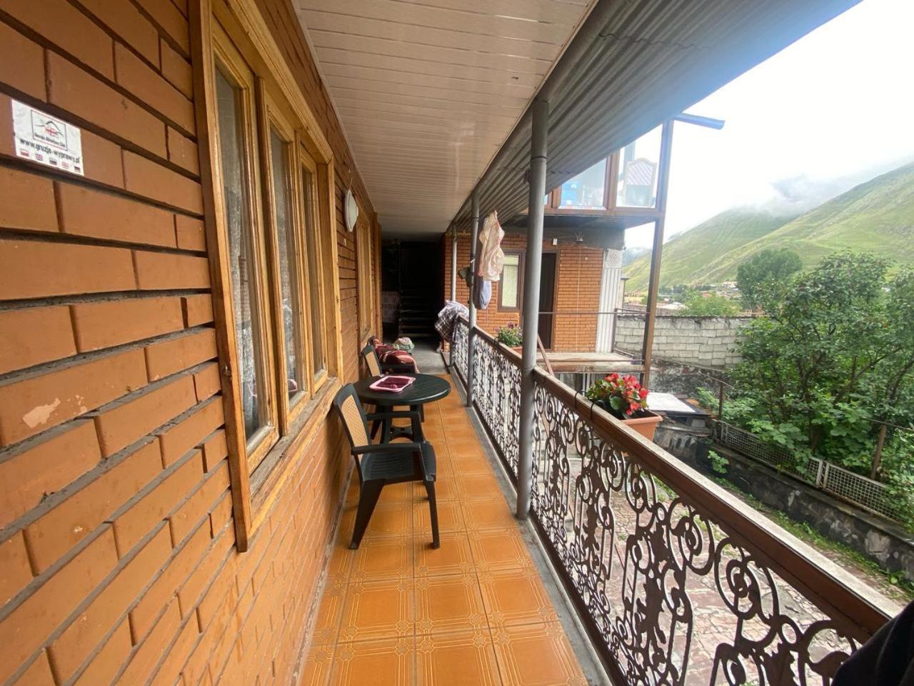 Archil And Nino Gigauri Guest House Kazbegi Ngoại thất bức ảnh